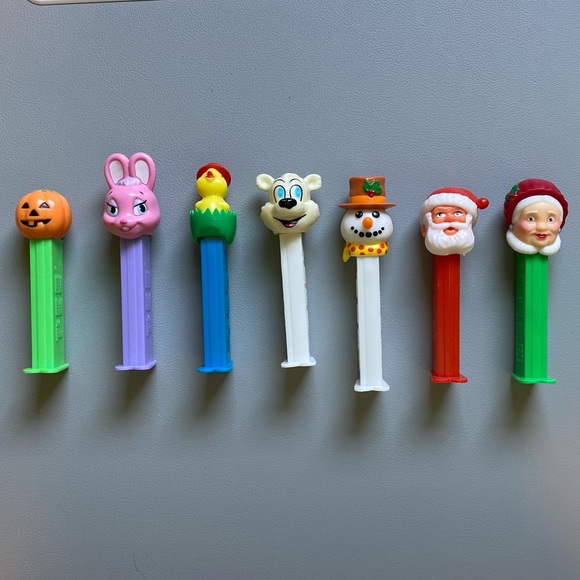 Lot of 83 Miscellaneous Pez Dispensers - Picture 2 of 5